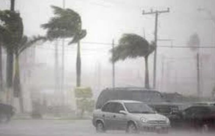 Fim de semana em Goiás deve ser de chuvas intensas e rajadas de vento de até 100 km/h