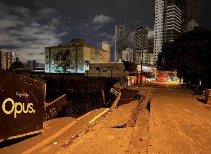 Rua do Marista afunda e prédio é evacuado às pressas por risco de desabamento