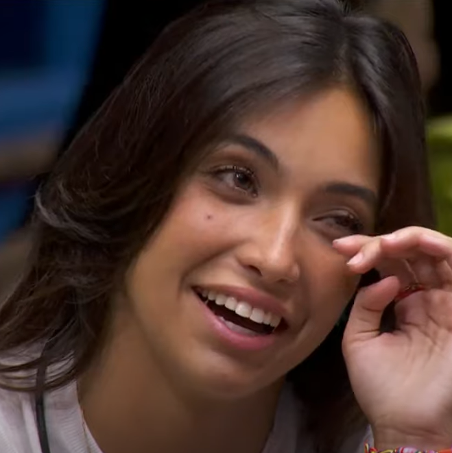 Vanessa Lopes aperta botão e desiste do reality