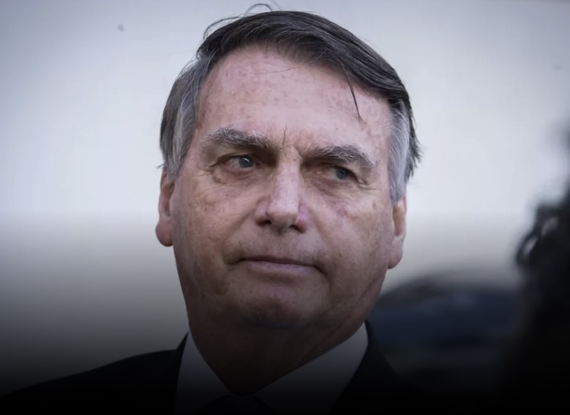 Bolsonaro é internado em São Paulo e pode ter que passar por nova cirurgia