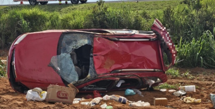 Palio capota e mata mulher e menino de 2 anos em rodovia de Goiás