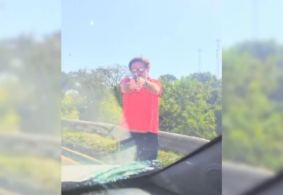 Motorista “valentão” atira ao menos cinco vezes em carro durante briga de trânsito